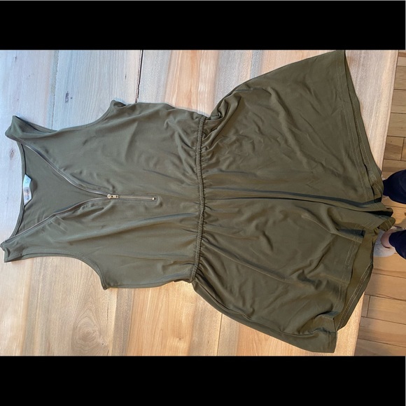 Olive green romper - Picture 1 of 1
